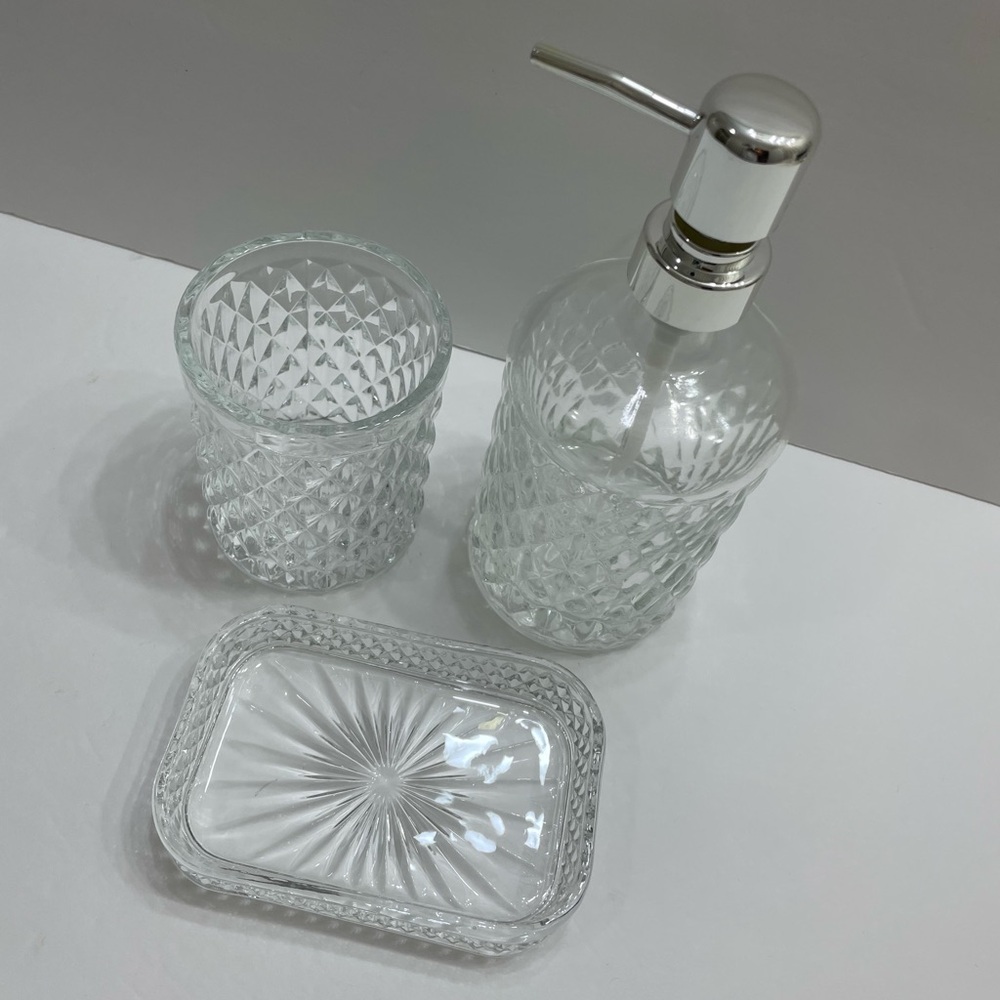 Clear VCNY Bathroom accessories set